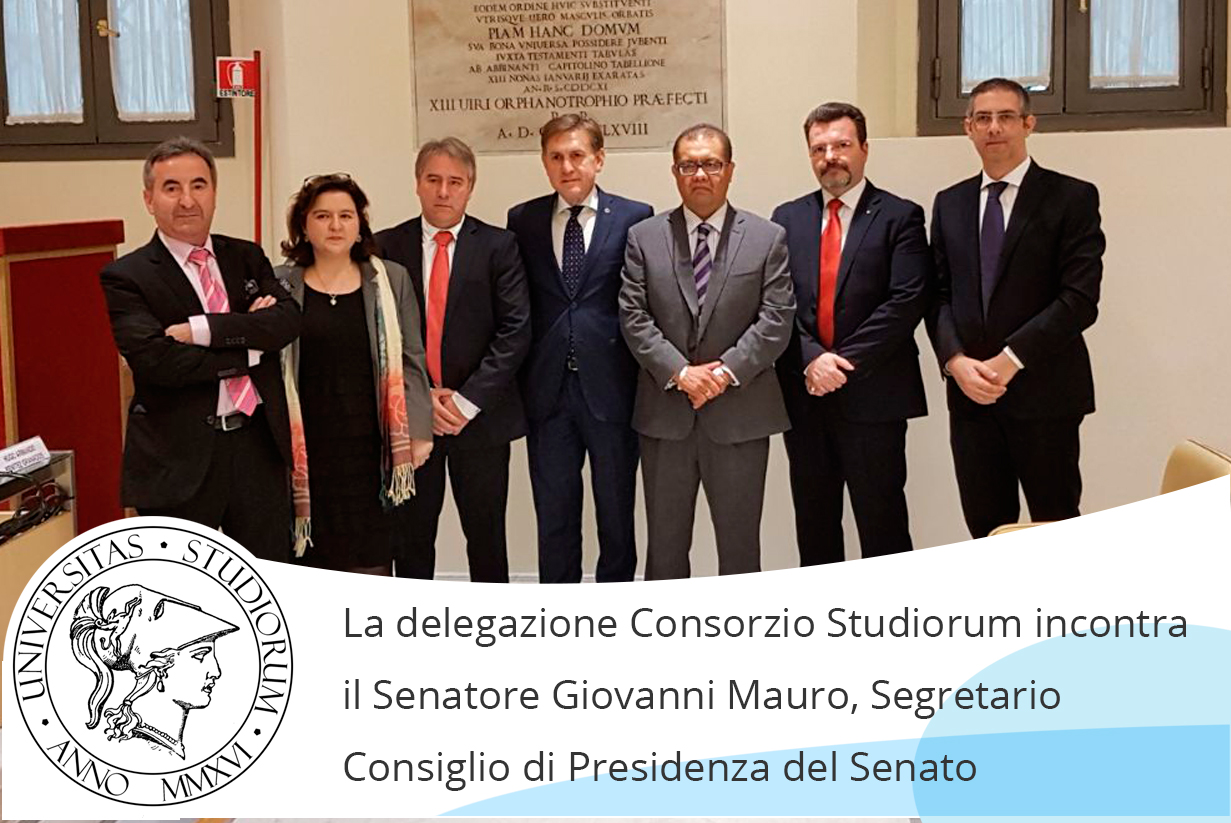 Abajo en la imagen, la delegación oficial del Consorcio junto al senador Giovanni Mauro