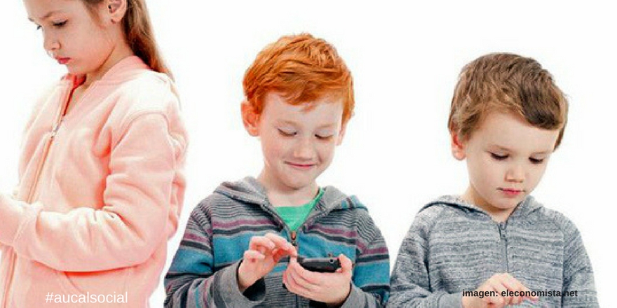AUCAL Bussines School Blog educacion ¿Es bueno el celular en manos de un niño?