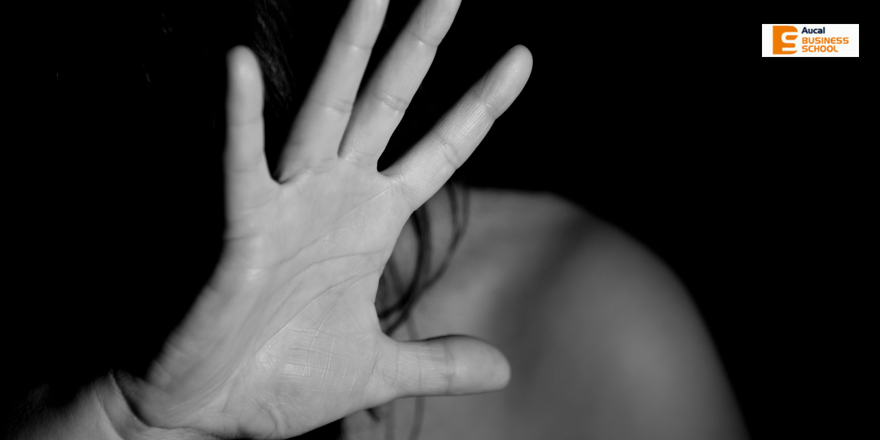 AUCAL Bussines School Blog educacion Padres víctimas de maltrato por sus hijos: una realidad no tan lejana