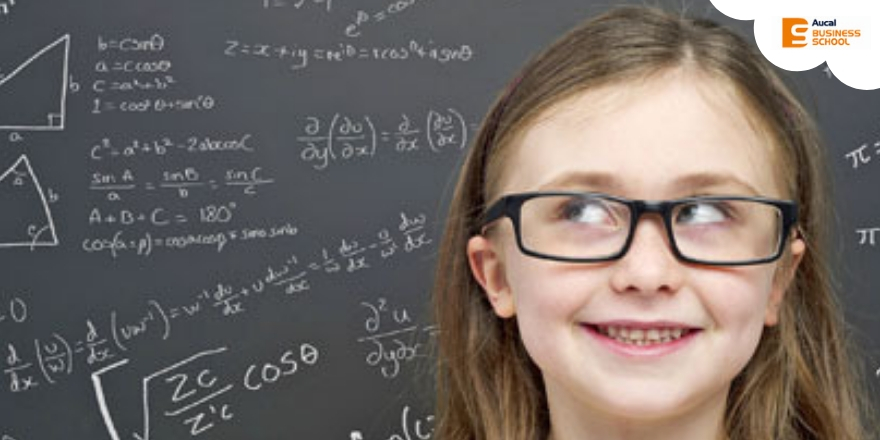 AUCAL Bussines School Blog educacion Niños muy inteligentes: detectando fallas en el sistema de educación