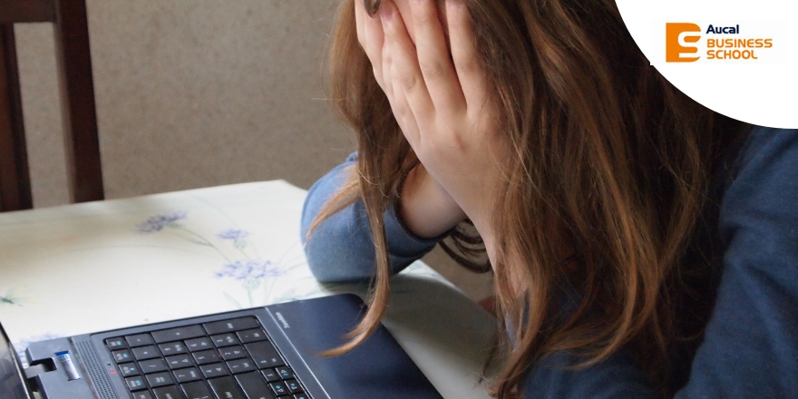 AUCAL Bussines School Blog educacion Ciberdelitos cometidos por menores, una triste tendencia