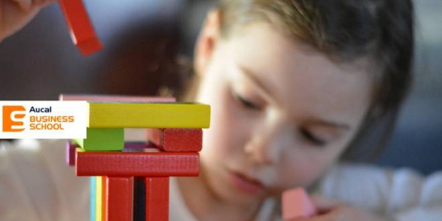AUCAL Bussines School Blog educacion Abuso de la tecnología en juguetes ¿Con qué jugará la nueva generación?